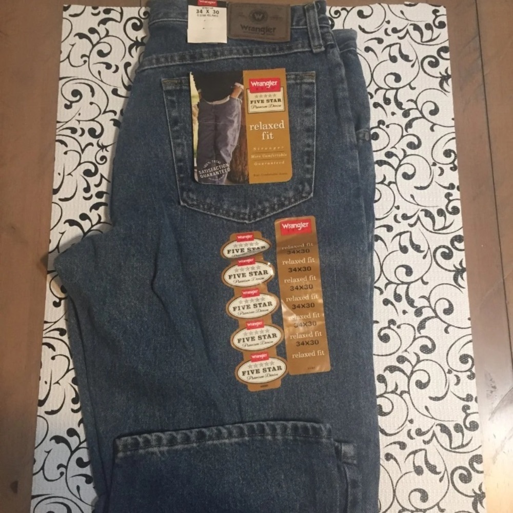 Wrangler Men’s Relaxed Fit Jeans - Picture 3 of 5